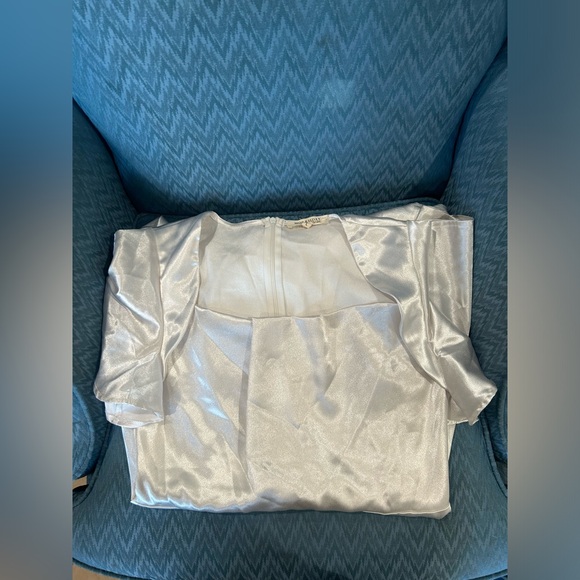 BEAUTIFUL SILK DRESS FOR SALE ! - Picture 2 of 2